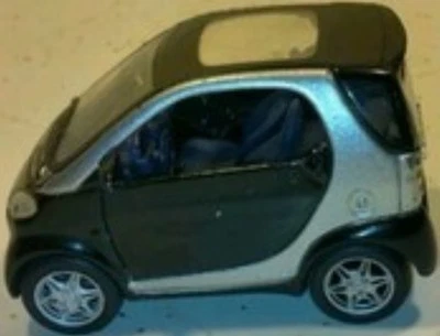 NIOB Maisto 1:33 Original Motorized Pull Back Smart Car, Black/Silver - Image 1 of 4