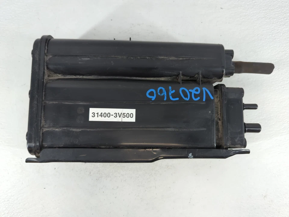 Hyundai Azera 2013 bote de carbón de vapor de combustible LL41G Foto 1 de 4