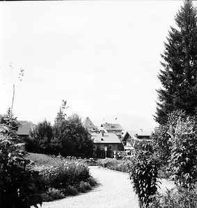 ÖSTERREICH um 1953 - Gärten des Grand Hotels Kitzbühel - Negativ 6 x 6 - Aut 104 - Bild 1 von 1