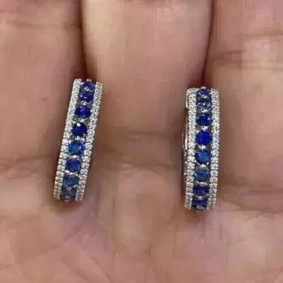 Pendientes de aro para mujer de zafiro simulado de corte redondo de 2 quilates enchapados en oro blanco de 14 k Foto 1 de 4