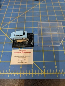 Original Berliner Mauer Fragmentstück Berliner Mauer Reststück mit Kleinwagen - Bild 1 von 7