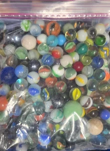 LOTTO BIGLIE VETRO VINTAGE 3 LIBBRE TIRATORI ASSORTITI VORTICI OCCHIO DI GATTO COLLEZIONE MISTA - Foto 1 di 3