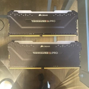 Corsair Vengeance RGB Pro 16GB (2x8GB) DDR4 RAM 3200MHz CMW16GX4M2C3200C16 - Afbeelding 1 van 2