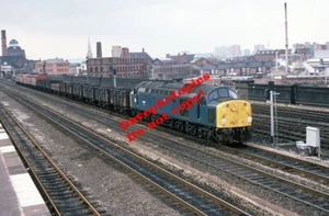 Original 35mm Eisenbahn Dia -K15- 40044 @ Manchester Victoria März 1984 - Bild 1 von 1