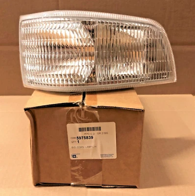 GM Corner Lamp Assembly #5975839 - Buick Roadmaster ('92-'96) - Driver Side - Image 1 of 4