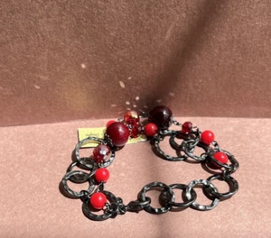 Premier Designs VERY BERRY Gunmetal Circle And Red Bead Bracelet - Picture 1 of 8
