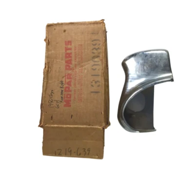 1950 Chrysler Windsor Royal protetor de para-choque interno traseiro direito 1319639 novo na caixa - Imagem 1 de 3