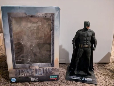 Batman ArtFX Kotobukiya Statue - 1/10 Scale Heavy Duty Justice League DC ArtFX+ - Image 1 of 4