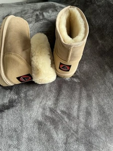 UGG Boots UK Size 6 Honey Suede Never Worn - Picture 1 of 4