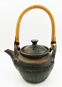 Vintage Teekanne Handarbeit Studiokeramik mit Bambusgriff mit rustikalem Design - Bild 1 von 4