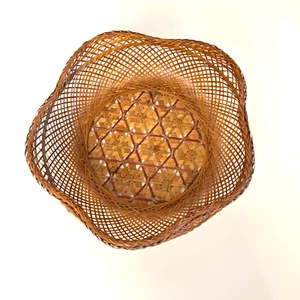 VTG wicker basket flower shape lettuce edge split bamboo retro woven catchall - Picture 1 of 8