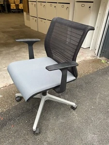 Steelcase Think V1 Mesh Back Visitor Meeting Swivel Chair/Breakout Chair - Picture 1 of 3