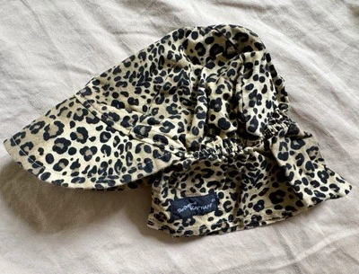 Sombrero de sol THE ORIGINAL FLAP HAPPY para niños algodón estampado de leopardo Foto 1 de 3