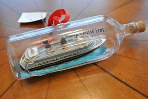 Disney Cruise Line DCL miniatura mini SPEDIZIONE IN BOTTIGLIA albero di Natale ORNAMENTO - Foto 1 di 1