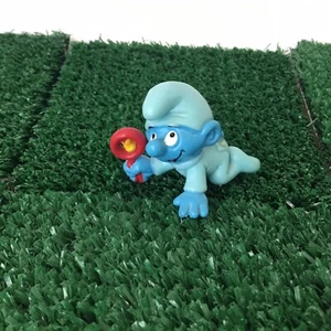 Schlümpfe Baby Schlumpf blau 20203 Schlafanzug & Rassel 1984 Vintage Figur Schleich Spielzeug - Bild 1 von 7