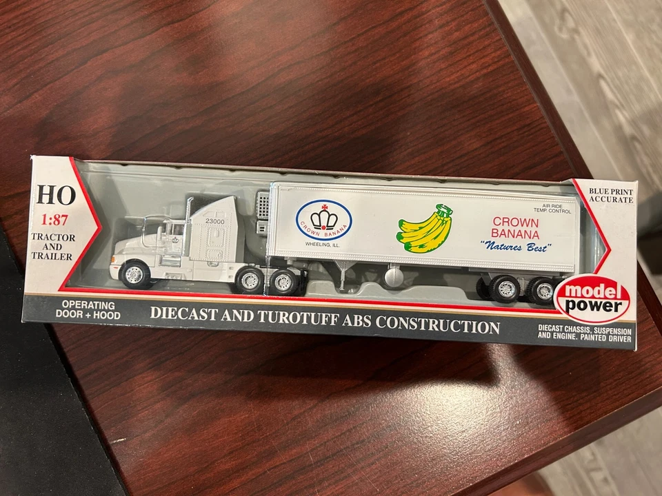 DIECAST 1:87 HO SCALE - TRACTOR AND TRAILER - CROWN BANANA - MODEL POWER - NIB - - Image 1 of 1