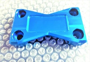 PONTET DE GUIDON ALUMINIUM TAILLE DANS LA MASSE USINE CNC MOTO SUZUKI SV 650 N - Photo 1/2