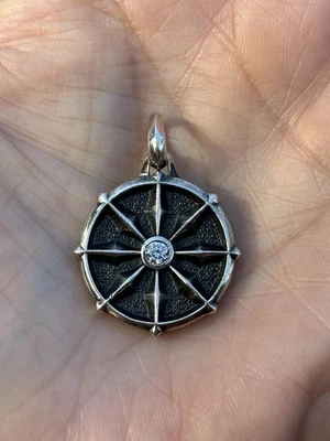 Colgante amuleto David Yurman Dharma diamante de ley  Foto 1 de 4