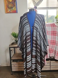 ORVIS Damen OS Boho Strickjacke Wickeloptik BRAUN schwarz weiß lang - Bild 1 von 4