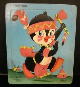 PENGUIN DRESSED AS NATIVE AMERICAN FUZZY JIGSAW PUZZLE #7040 1957 SAALFIELD E34 - Picture 1 of 5
