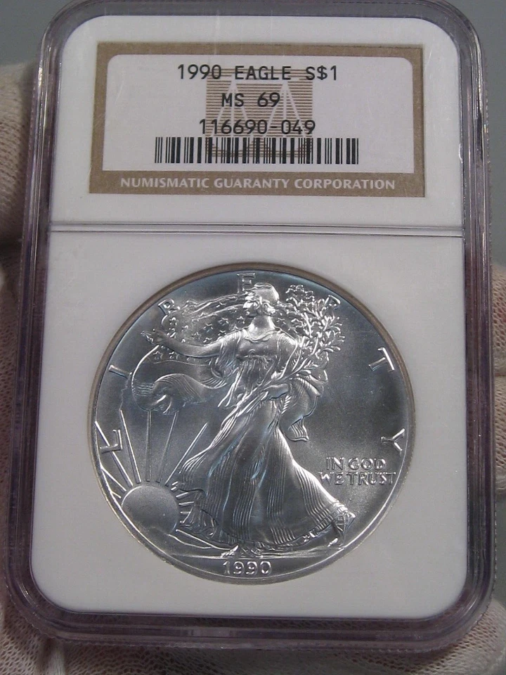 Data Migliore BU 1990 Silver American Eagle NGC MS69. #24 - Immagine 1 di 4