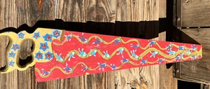 Pintura a mano flores que fluyen rojo en sierra de mano vieja - Imagen 1 de 8