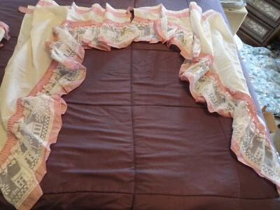 De Colección Polvoriento Rosa Swag Cenefa Blanco Encaje Casa Patrón - 64" W x 38" L Foto 1 de 4