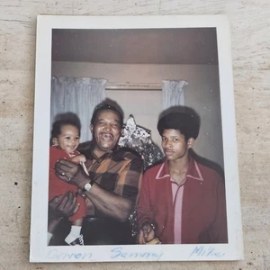 VINTAGE 1970'S AFRICAN AMERICAN MEN 3 GENERATIONS UNAMUSED FACE POLAROID PHOTO - Picture 1 of 7