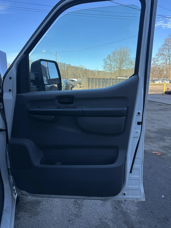 12 13 14 15 NISSAN NV 3500 Front Door Trim Panel Passenger Side Right Foto 1 de 1