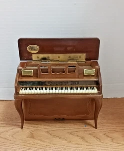 VINTAGE STEINWAY PIANO TRANSISTOR AM RADIO --UNTESTED - Picture 1 of 7