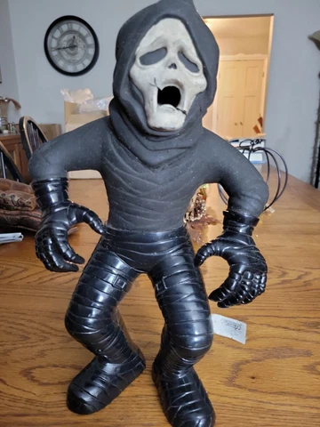 Electronic Stretch Screamers Ghoul Scream Ghostface 13" Manley Toy Quest Read Cover