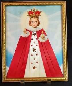 De Colección Infante de Praga Enmarcado Plisado Rojo Satén Estrás Bebé Rey Jesús - Imagen 1 de 7