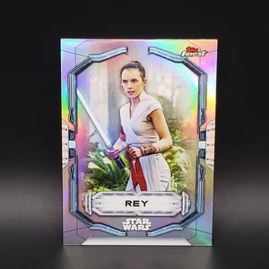 Rifrattore Star Wars Topps Finest #80 Rey 2022 - Foto 1 di 2