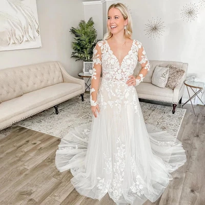 Elegant A-Line Wedding Dresses V-Neck Long Sleeves Lace Appliques Bridal Gowns - Image 1 of 4