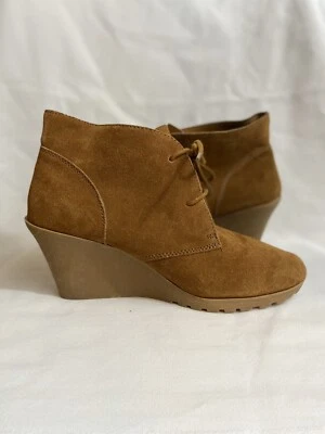 Bota Merona Feminina Ankle Wedge Camurça Artificial Bronzeada Tamanho 11 Biqueira Redonda com Cadarço - Imagem 1 de 4