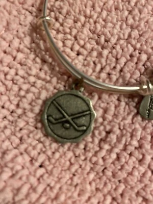 Brazalete Bella Ryan Expandible Adolescente Dije Pulsera con Medallón de Hockey sobre Campo ☼ Nuevo con Etiquetas Foto 1 de 4
