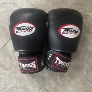 Twins Special Authentic Muay Thai Boxing And Gloves 16oz - Picture 1 of 4