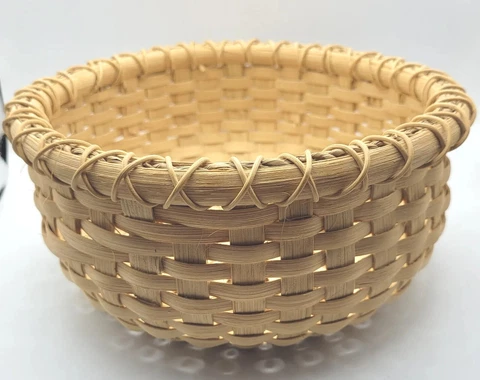 VTG Handcrafted Round Splint or Flat Reed Bread Basket, Mixed Materials, Signed Cover