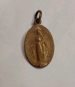 Medalla milagrosa vintage de 3/4" tono dorado - Imagen 1 de 3