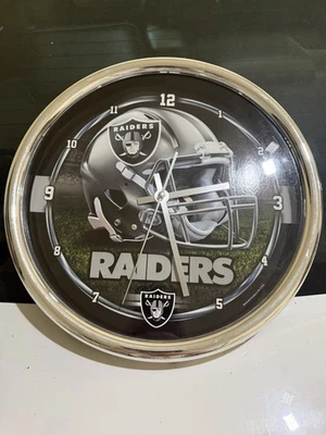 Relógio de parede NFL Raiders borda cromada Las Vegas Oakland LA logotipo capacete de futebol - Imagem 1 de 4