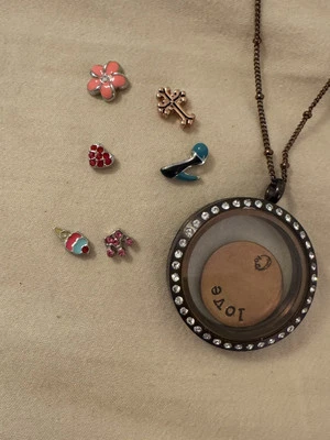 Medallón Origami Owl chocolate grande 18 pulgadas Foto 1 de 2