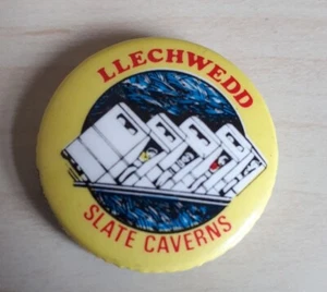 LLECHWYDD SLATE CAVERNS Vintage Collectors Pin Badge, WALES, Memorabilia, 30mm - Bild 1 von 2