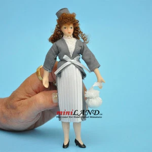 MUJER VESTIDO PLISADO MUÑECA DE PORCELANA 5.5"H casa de muñecas miniatura escala 1:12 - Imagen 1 de 3