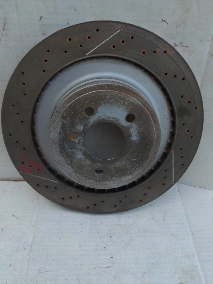 12-18 MERCEDES CLS63 Rotor de freno trasero Rh 65K KM'S Foto 1 de 1