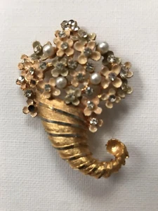 Womens Jewelry Fashion Rhinestone Charms With Faux Pearls Pin Brooch - Picture 1 of 11