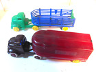 2 camions tracteurs jouets en plastique "Bannière" remorques, une monnaie