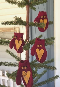 Primitive Mitten Ornaments With Rusty Heart And Bells Set Of 4 NWOT Christmas - Picture 1 of 6