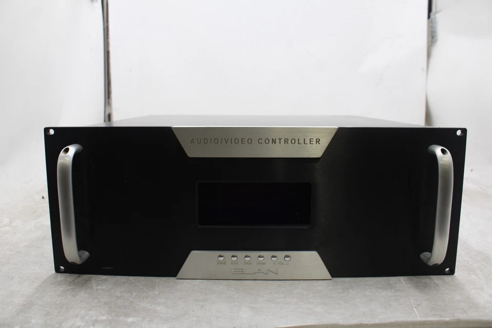 Controlador de audio/vídeo Elan Home Systems S12 A832 montaje en rack probado en alimentación Foto 1 de 4