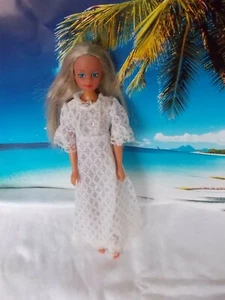 Barbie Puppe, mit weißem Kleid, lange blonde Haare - Bild 1 von 1