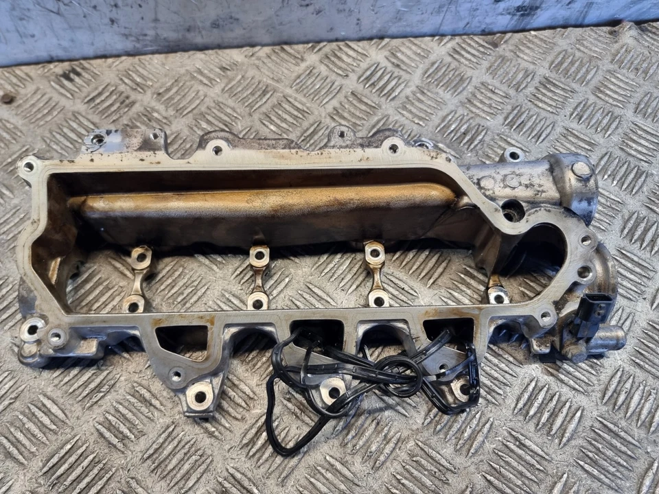 CUBIERTA BASCULANTE ÁRBOL DE LEVAS MERCEDES A180 130C01377R W177 1.5 HATCHBACK 2020 Foto 1 de 4